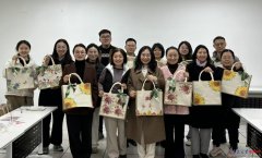 <b>从图案裁剪、精准粘润色</b>